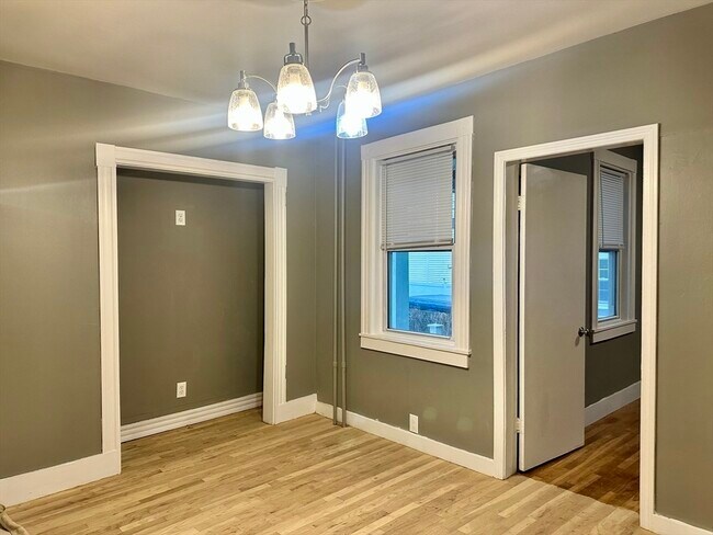 Building Photo - 8 Eastburn Pl