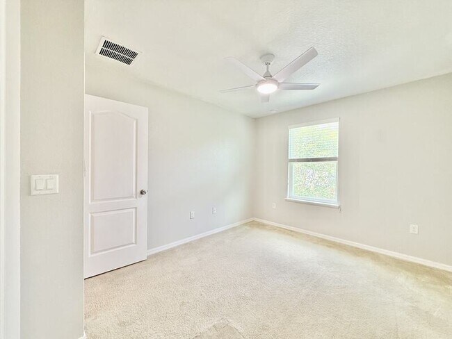 Building Photo - 3824 Exeter Ln