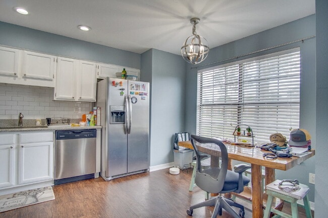 Building Photo - Updated 3BD/2BA Home on Quiet Cul-de-Sac w...