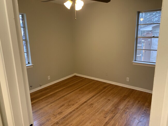 Building Photo - 2203 Mercedes Rd