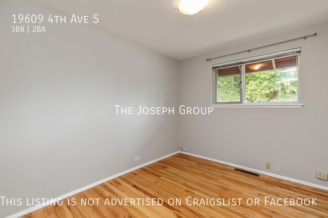 Building Photo - Beautifully updated 3 bed/1.75 bath in Des...