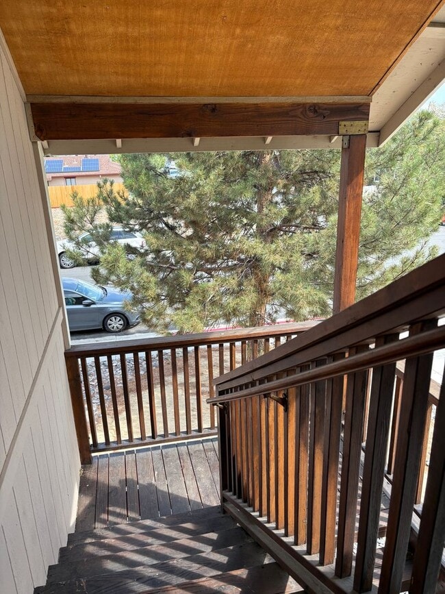 Building Photo - Darling apartment in mid town