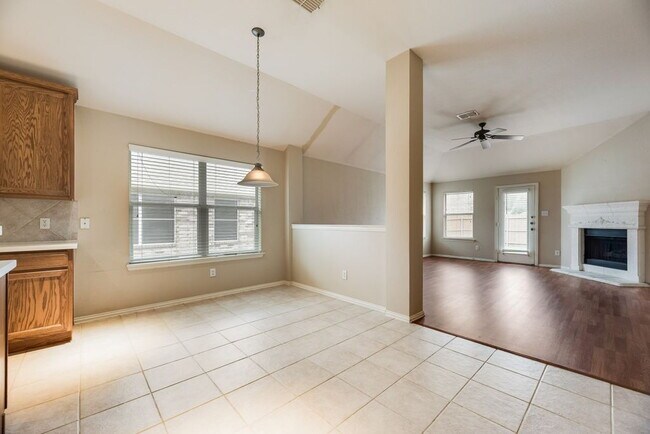 Building Photo - "Spacious 4-Bedroom with 2 Baths and 2,116 Sq Ft in Little Elm!"