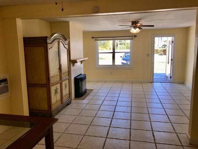 Building Photo - 4811 N Flagler Dr