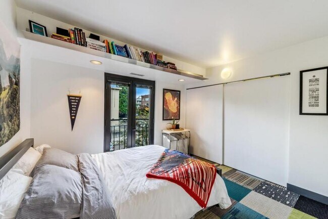 Building Photo - 2 bedroom in Seattle WA 98102