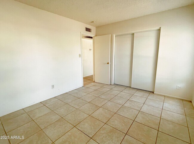 Building Photo - 1601 W Darrel Rd