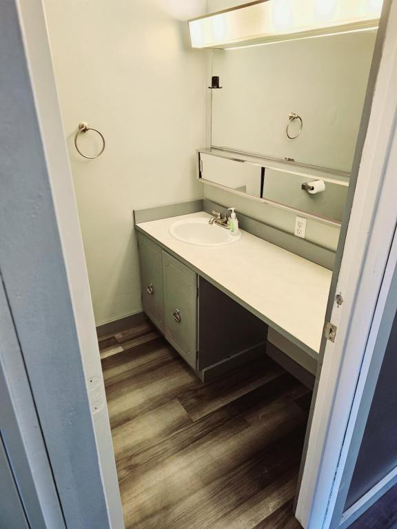 Building Photo - 647 Villa Rd