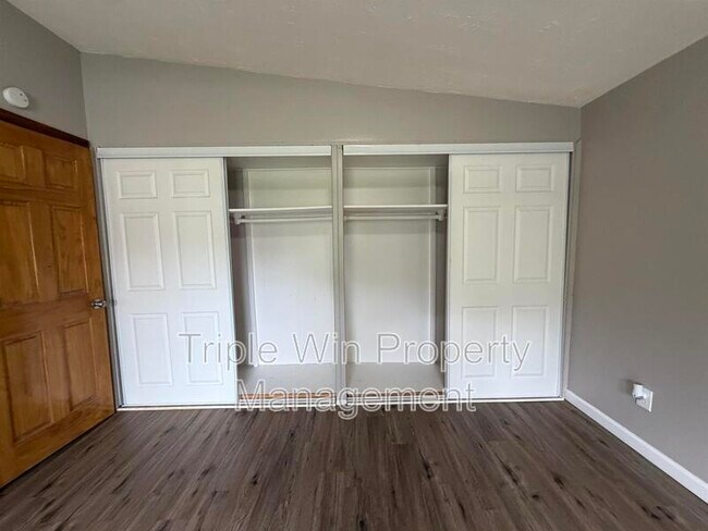 Building Photo - 810 St Anthony Ln