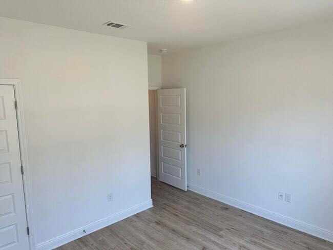 Building Photo - 207 Sea Eagle Ln