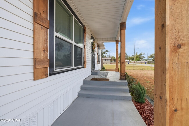 Building Photo - 1808 Chestnut Ave