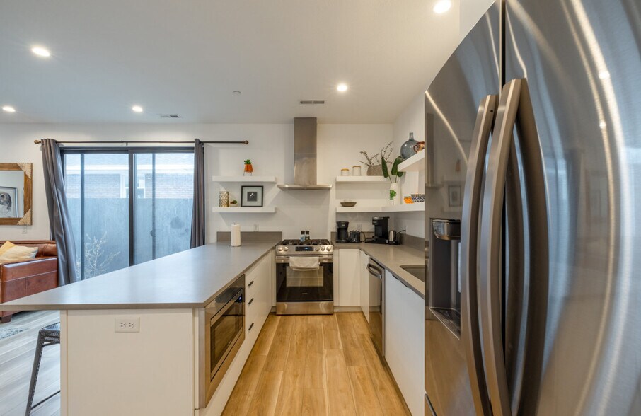 Building Photo - 2595 S 700 E