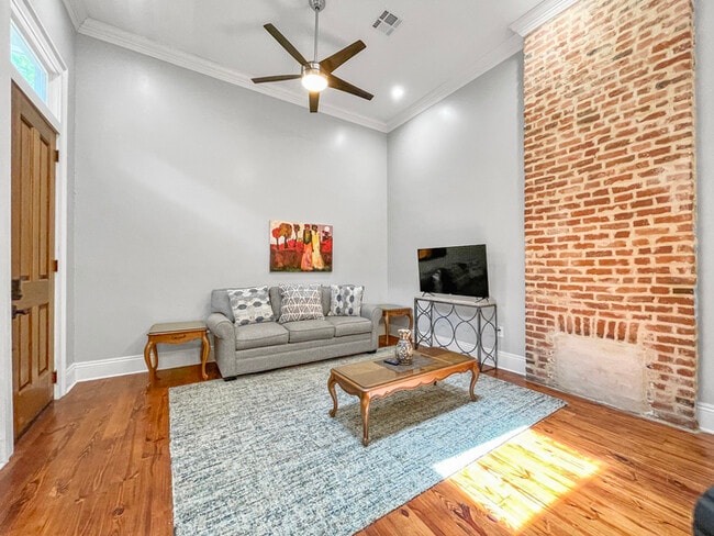 Building Photo - Well-Kept 2-Bedroom, 1-Bath Home in a Desirable Location!