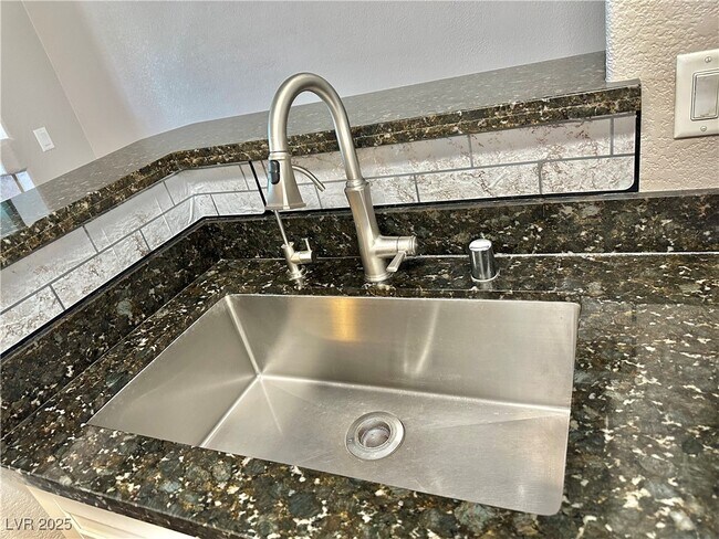 Building Photo - 7119 S Durango Dr