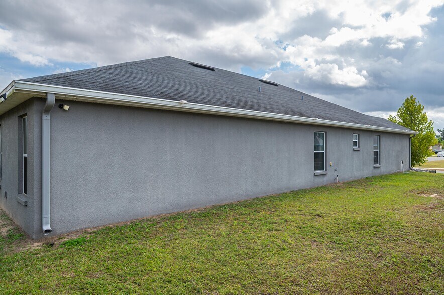 Building Photo - 501 Interlock St