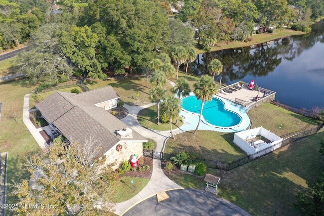 Building Photo - 8777 Como Lake Dr