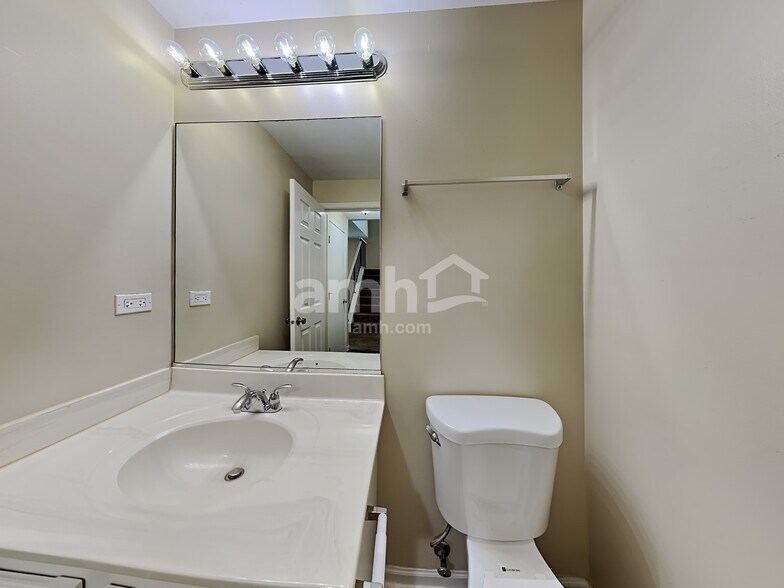 Building Photo - 2828 Sun Valley Dr