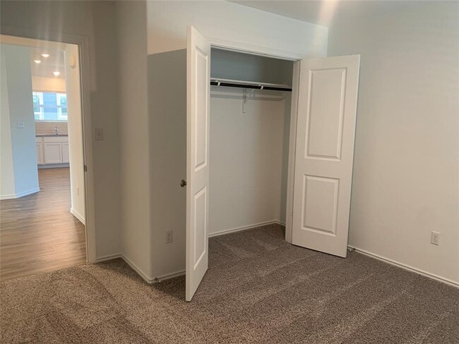 Building Photo - 530 Jack Ryan