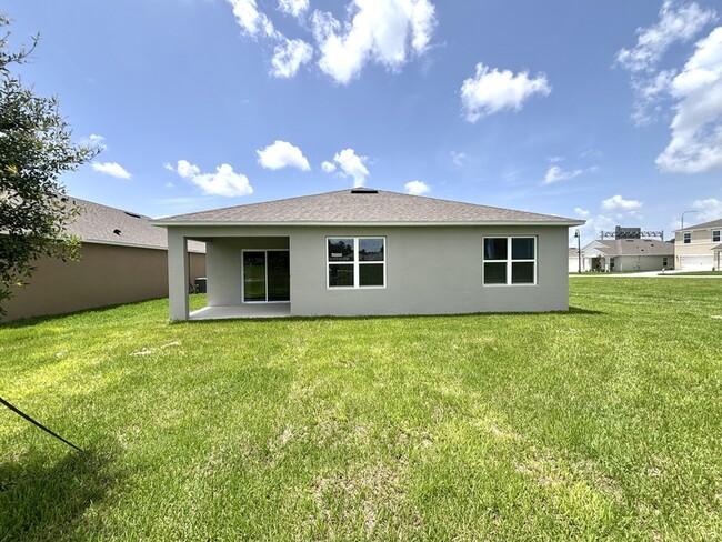 Building Photo - 5555 Hayloft Dr