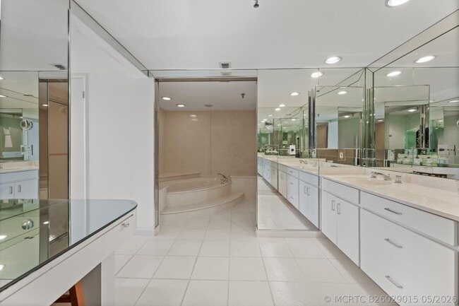 Building Photo - 2580 S Ocean Blvd