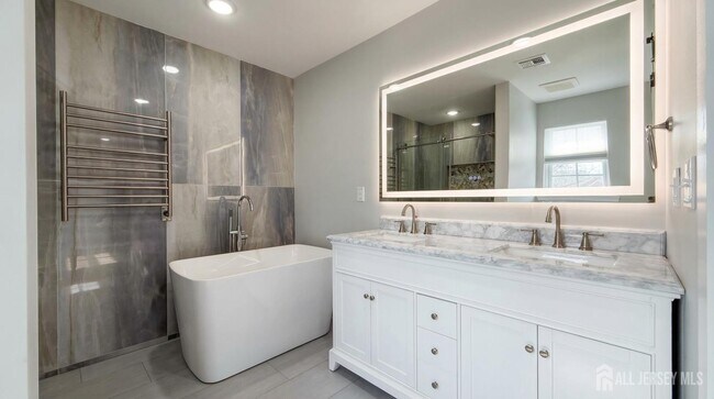 Building Photo - 115 Forest Dr