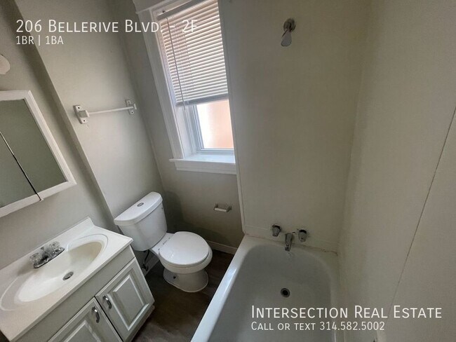 Building Photo - 206 Bellerive Blvd