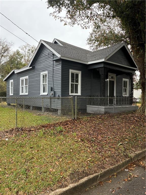 Building Photo - 320 Burton Ave