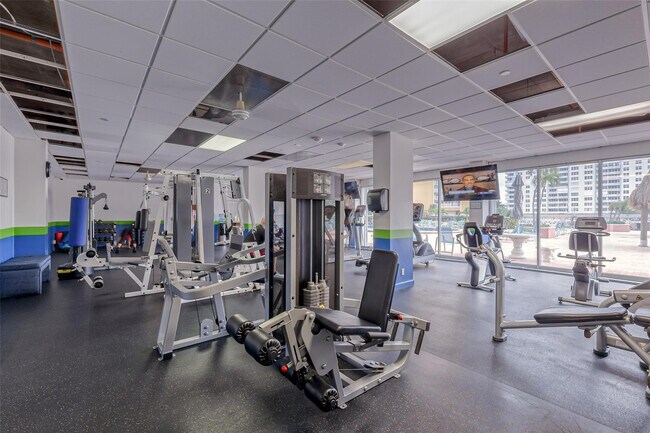 Building Photo - 405 N Ocean Blvd