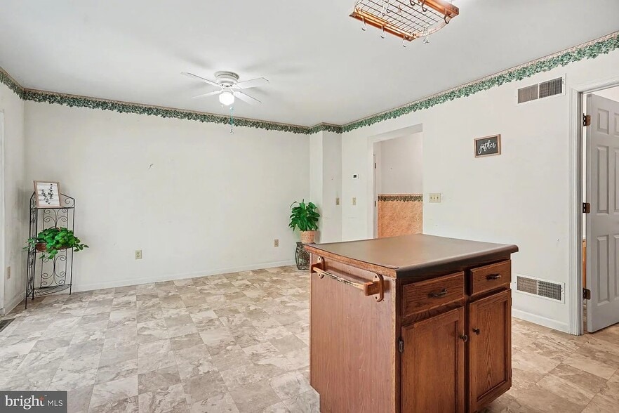 Building Photo - 239 G St
