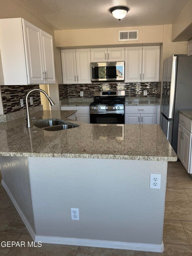 Building Photo - 1801 Garden Gate Way