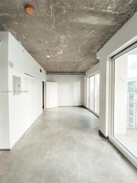 Building Photo - 455 NE 25th St