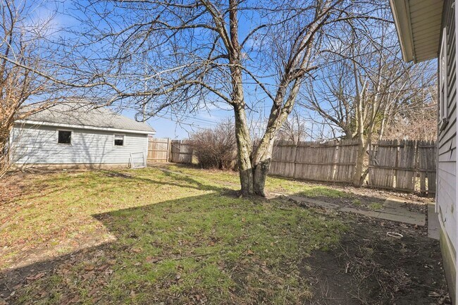 Building Photo - Stylish 2BR with Modern Upgrades