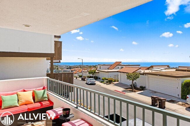 Building Photo - OCEAN VIEWS! Renovated 2 Bed, 2.5 Bath Townhome in San Clemente!