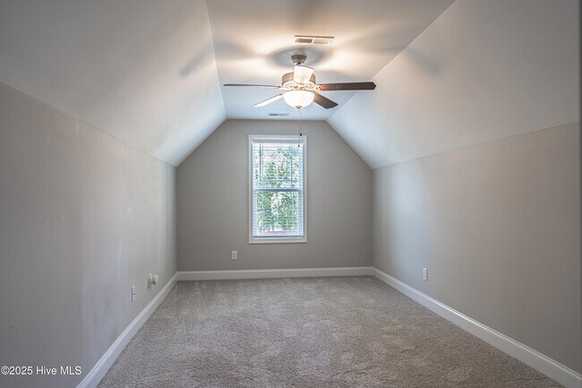 Building Photo - 412 Palisades Dr