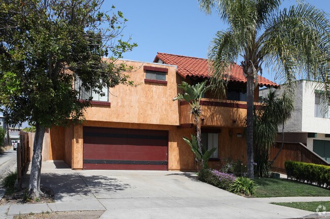Primary Photo - 4726 35th St