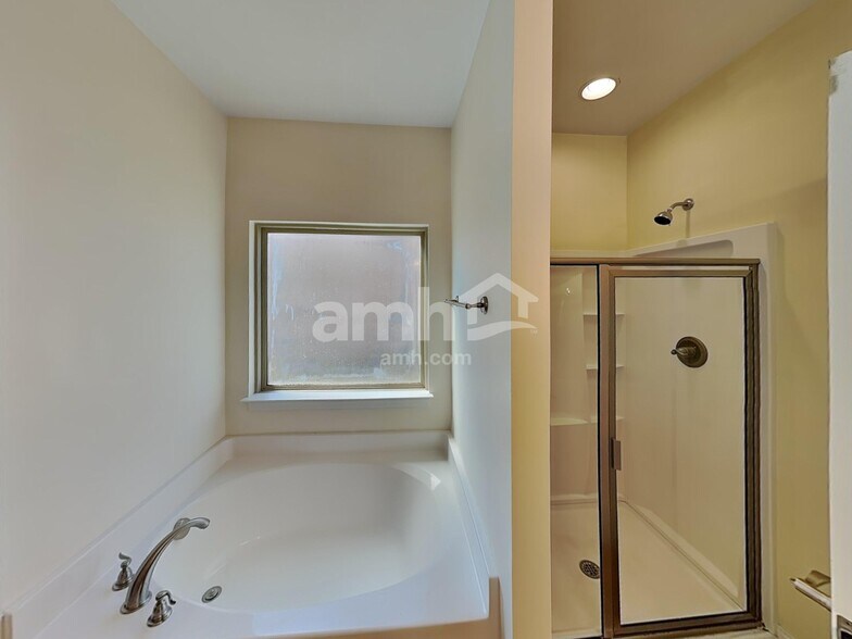 Building Photo - 4343 Freemark Dr