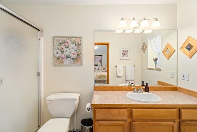Building Photo - 2 bed 2 bath Condo in Newport