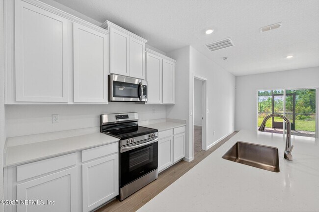 Building Photo - 7159 Pine River Ct
