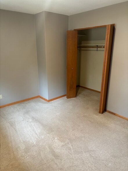 Building Photo - 322 W 5th St