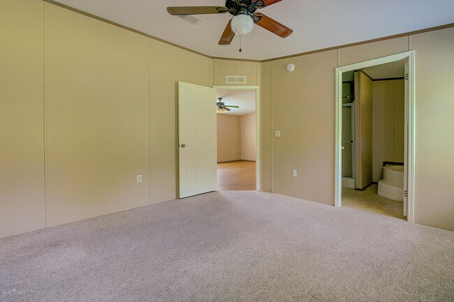 Building Photo - 14820 Aubrey Ave