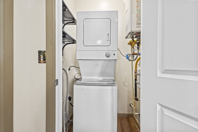 Building Photo - Stylish Furnished Tiny Home • 1 Bedroom • Laundry • Gated Community