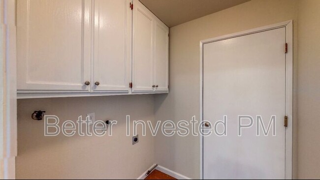 Building Photo - 1500 Peterson Ln