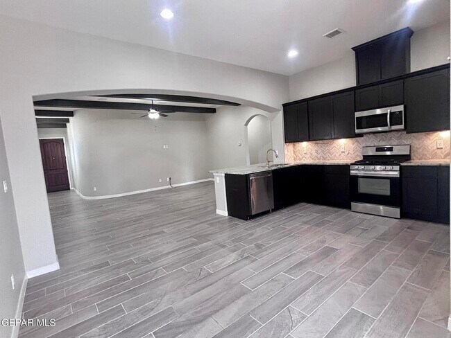 Building Photo - 15152 Imagine Dr