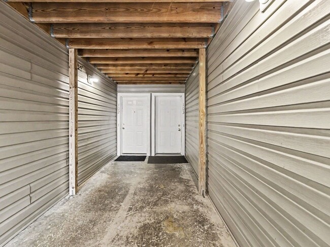 Building Photo - 33 Fern Oak Cir