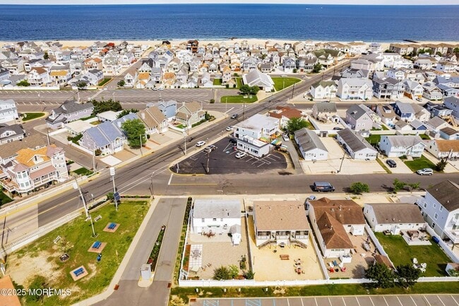 Building Photo - 167 4th Ave