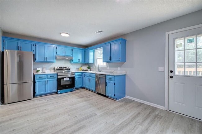 Building Photo - 128 Evergreen Trail SE