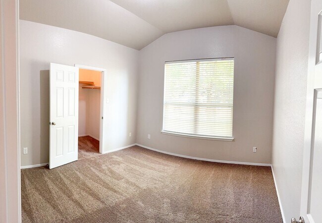 Building Photo - Available NOW!!!! Beautiful 1 story, 3 bedroom, 2.5 bath, 2 car garage home with a privacy fenced...