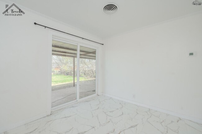 Building Photo - 1624 Sunnyside Ln