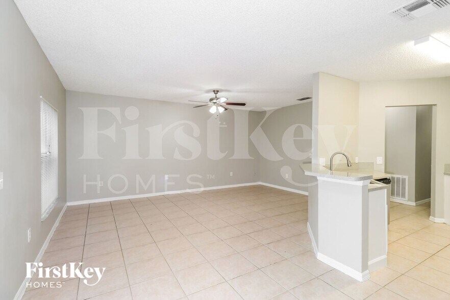 Building Photo - 1164 Schumann Dr