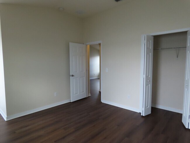 Building Photo - Waterside Point Townhome
