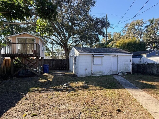 Building Photo - 1908 20th Ave N